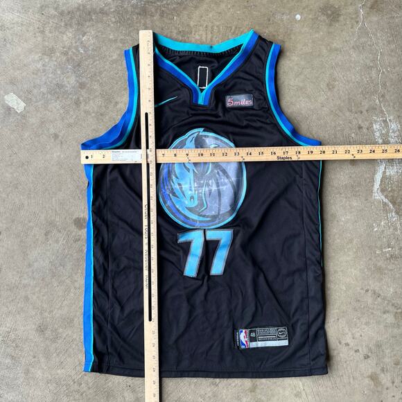 LUKA DONCIC MAVERICKS JERSEY BLACK FADED LARGE - Picture 5 of 5